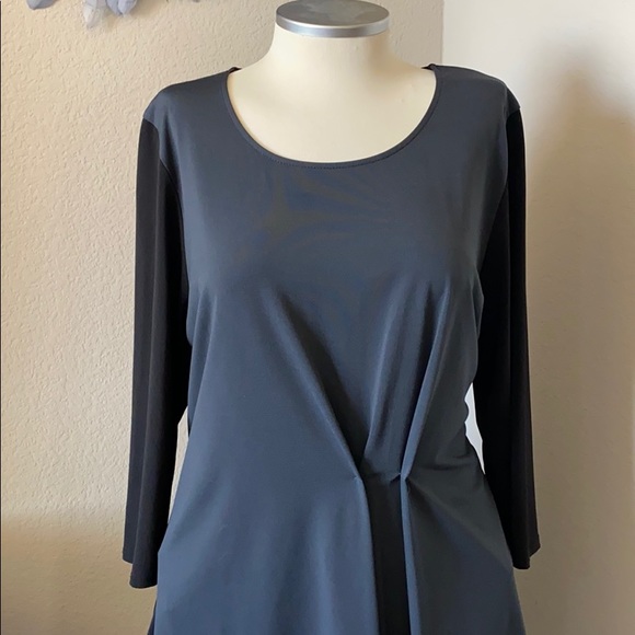 Color block front pleat top - Picture 2 of 8